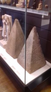 Model piramidy